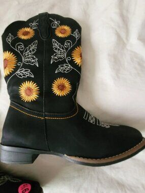 Womans Black Cowboy Boots With Sunflower Embroidery 42 Size 9.5 EUC